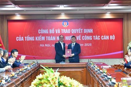 Trao Quyết định bổ nhiệm Phó Cục trưởng phụ trách Cục Công nghệ thông tin