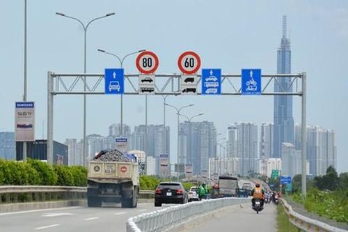 TPHCM: Rà soát, điều chỉnh, bổ sung hệ thống biển báo giao thông đường bộ