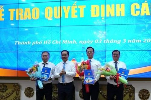Chủ tịch UBND TPHCM trao quyết định cán bộ cho một số đơn vị sau sắp xếp