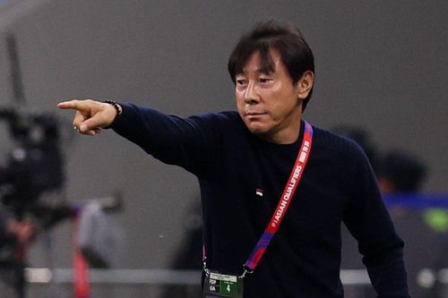 HLV Shin Tae-yong dẫn dắt Tiến Linh, Quang Hải đối đầu Man Utd?