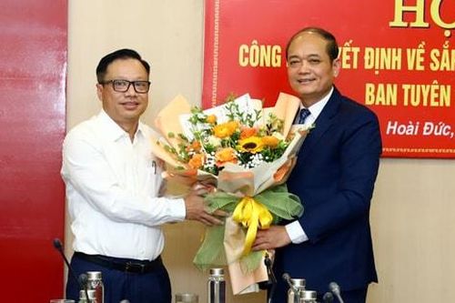 Hoài Đức công bố các quyết định về sắp xếp tổ chức bộ máy và công tác cán bộ Ban Tuyên giáo và Dân vận Huyện ủy