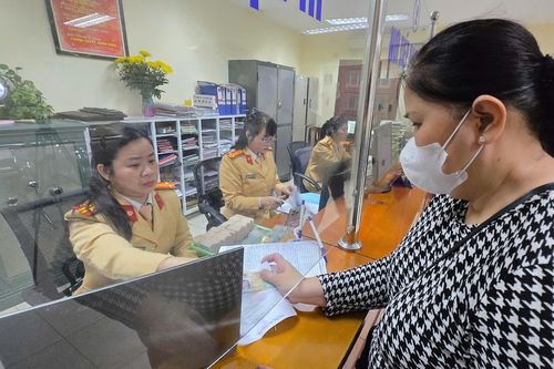 Duy trì công tác tiếp dân giải quyết thủ tục cấp căn cước, đăng ký xe