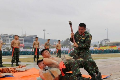 Lực lượng vũ trang Quảng Ninh trình diễn thiết đầu công