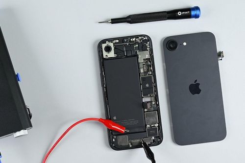 Kết luận gây ngạc nhiên khi chuyên gia 'mổ bụng' iPhone mới