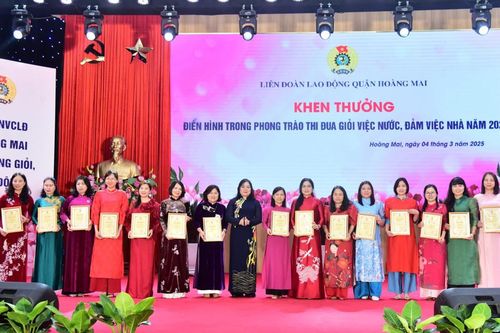 Quận Hoàng Mai biểu dương tập thể, cá nhân 'Giỏi việc nước, đảm việc nhà'