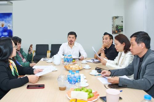Bám sát đời sống âm nhạc vì 'Cống hiến'