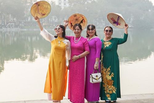 Tuần lễ Áo dài 2025: Áo dài trong đời sống đương đại