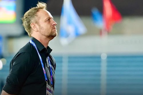 Sau khi bị HLV Polking nhắc khéo, một SVĐ ở V-League đã được cải tạo nhanh chóng
