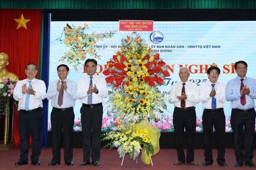 Bình Dương tạo thuận lợi để đội ngũ văn nghệ sĩ phát huy tinh thần đổi mới sáng tạo và cống hiến