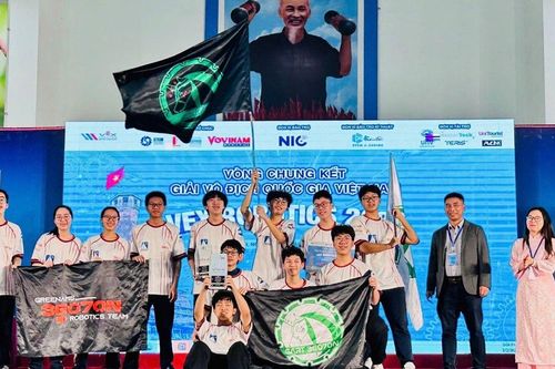 Đội tuyển Trường THPT chuyên Hà Nội - Amsterdam tham gia Giải vô địch thế giới VEX Robotics 2025
