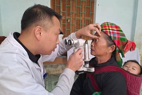Hà Giang: Khám bệnh miễn phí cho người dân biên giới