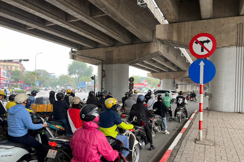 Ngã tư đèn xanh không ai đi: Cảnh sát giao thông kiến nghị thay đổi tổ chức giao thông