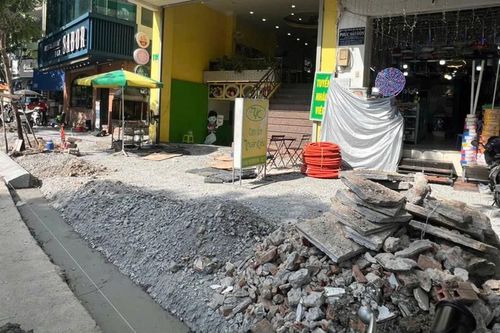 Đào xới thay gạch vỉa hè: Tránh để ảnh hưởng đến cuộc sống người dân
