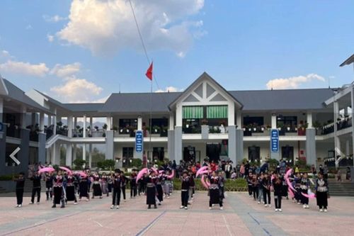CLB hợp tác quốc tế Nagasaki thăm mô hình trường học du lịch vùng cao Yên Bái
