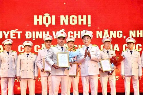 Bổ nhiệm ông Nguyễn Huy Hồng giữ chức Chi cục trưởng Chi cục Thuế Khu vực VIII
