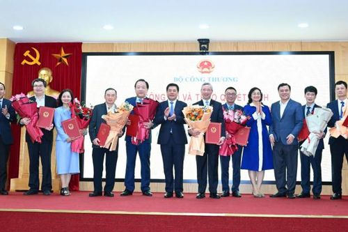Bộ Công Thương có loạt lãnh đạo mới sau tinh ngọn, sáp nhập