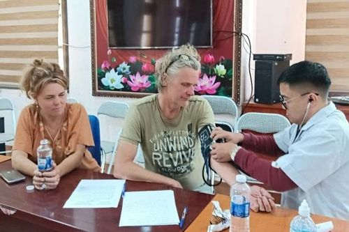 Lào Cai: Tìm thấy du khách nước ngoài đi lạc nhiều giờ trong Vườn Quốc gia Hoàng Liên