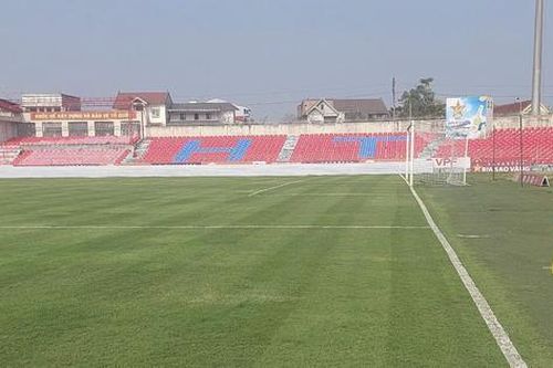 Sân Hà Tĩnh 'ngon lành' sau lời nhắc khéo của HLV Mano Polking