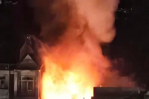 'Bà hỏa' thiêu rụi kho chứa 10 tấn len ở trung tâm Đà Lạt