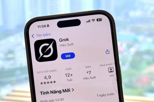 Chatbot Grok của Elon Musk kéo người dùng bằng nội dung 18+