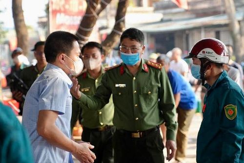 Cháy kho hàng điện tử ở Hòa Bình, Giám đốc Công an chỉ đạo dập lửa
