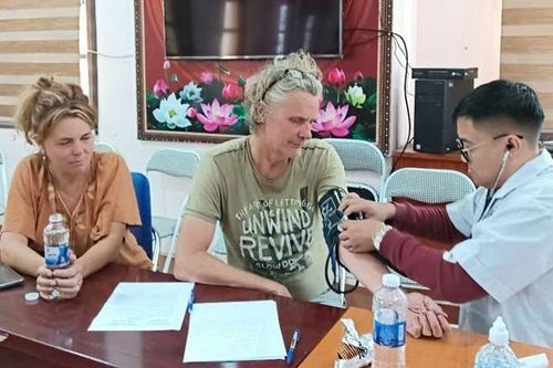 Gần 30 người băng rừng tìm du khách Hà Lan mất tích khi leo Fansipan