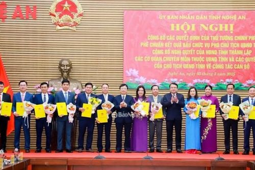Nghệ An công bố các quyết định lãnh đạo chủ chốt sau sáp nhập bộ máy