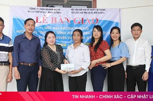 Bàn giao 2 'Mái ấm tình thương' cho phụ nữ hoàn cảnh khó khăn ở Vũ Quang