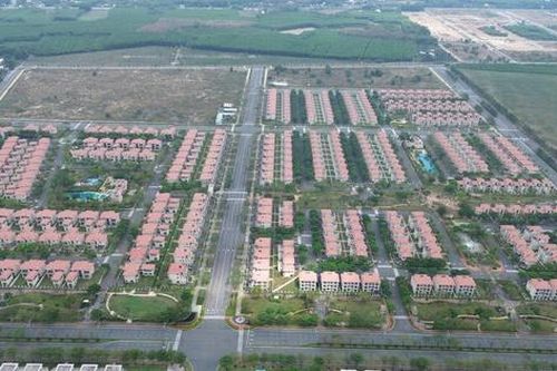 Biệt thự tiền tỷ không người ở, người lao động chật vật tìm nhà