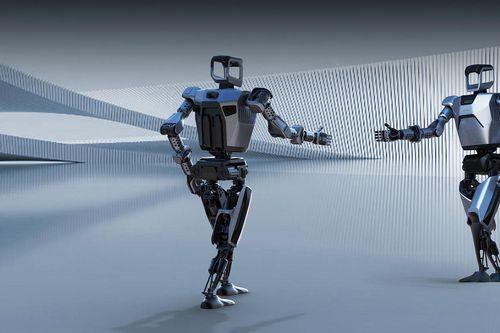 Cho thuê robot hình người: Nghề 'hot' kiếm bộn tiền ở Trung Quốc