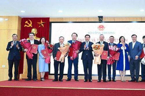 Bộ Công Thương công bố quyết định về công tác cán bộ sau tinh gọn bộ máy