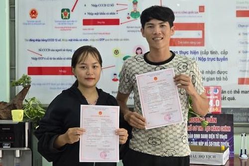 Quy định mới về hộ tịch đi vào cuộc sống: Người dân nhẹ gánh, chính quyền tăng trách nhiệm