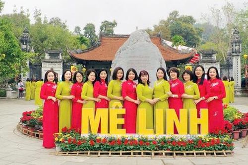 Hội viên phụ nữ Cục Trang bị và kho vận - Bộ Công an tri ân công đức của Hai Bà Trưng