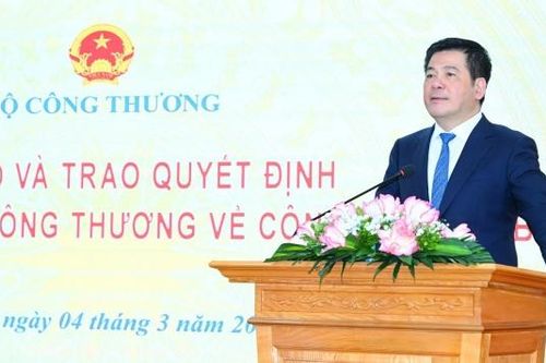 Bộ trưởng Nguyễn Hồng Diên phát biểu giao nhiệm vụ cho lãnh đạo các đơn vị sáp nhập theo bộ máy mới