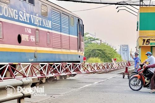 Xây dựng thói quen bảo vệ hành lang an toàn đường sắt