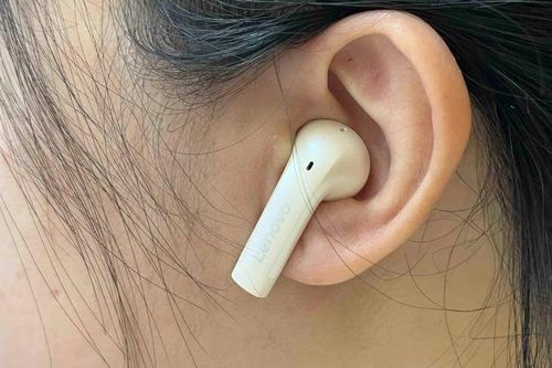 Đeo tai nghe khi điều khiển xe máy tham gia giao thông sẽ bị phạt đến 14 triệu đồng