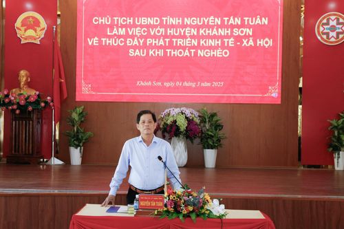 Khánh Sơn phải tập trung giữ vững các tiêu chí đạt được sau khi thoát huyện nghèo để vươn lên trở thành huyện khá, huyện giàu