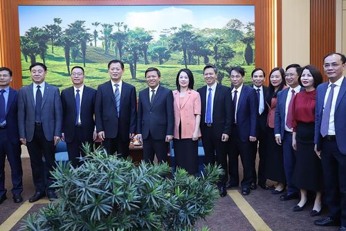 Đoàn công tác của thành phố Lâm Nghi, Trung Quốc thăm, làm việc với tỉnh