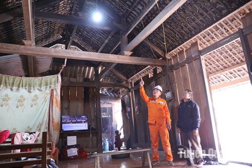 Nỗ lực đưa điện về bản