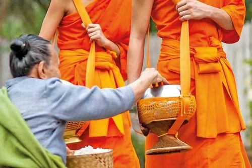 Tu giải thoát: Bố thí, cúng dường...
