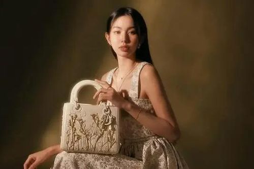 Hoa hậu Thùy Tiên tham dự Paris Fashion Week