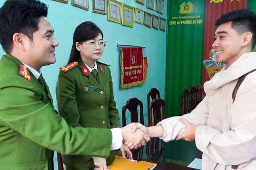 Thanh niên trả lại 219 triệu đồng do một người khác chuyển nhầm vào tài khoản
