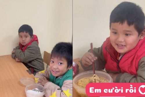 Clip cậu bé không có cơm trưa được cô giáo nấu mỳ cho khiến dân mạng nghẹn ngào