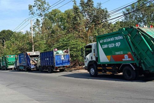 TP.HCM thí điểm 'cân rác tính tiền': Người dân loay hoay, chủ gom rác bức xúc