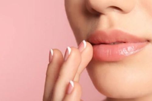 5 loại son dưỡng môi giá rẻ hiệu quả, trong đó 1 loại ai cũng từng dùng qua