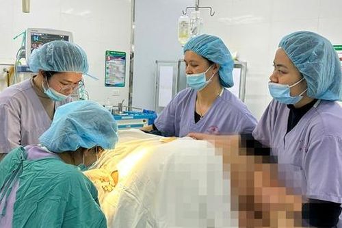 Sản phụ ở Phú Thọ nặng 135kg vượt cạn thành công