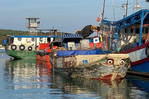 Chặn đứng tàu gỗ không số chở hơn 10 tấn đường cát không giấy tờ