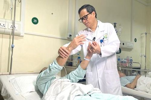 Lần đầu tiên tại Việt Nam: Phẫu thuật nội soi bằng kỹ thuật mới cắt bỏ khối u ở tầng trước nền sọ