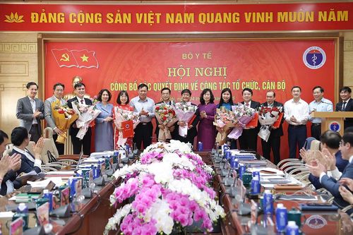 Bộ Y tế bổ nhiệm 26 lãnh đạo các đơn vị mới và tiếp nhận gần 1.000 cán bộ từ ngành LĐ-TB&XH