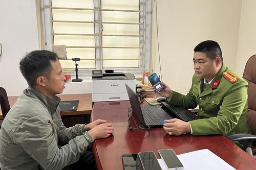 Gã công nhân thời vụ tranh thủ…trộm cắp 2 chiếc điện thoại trong tủ đồ
